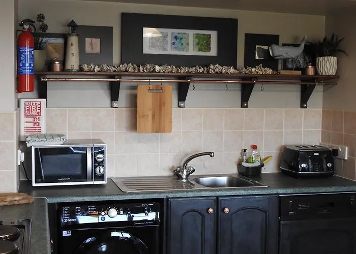 Seashell Cove Luxurious Sea View Free Wifi Netflix Sleeps 5 *