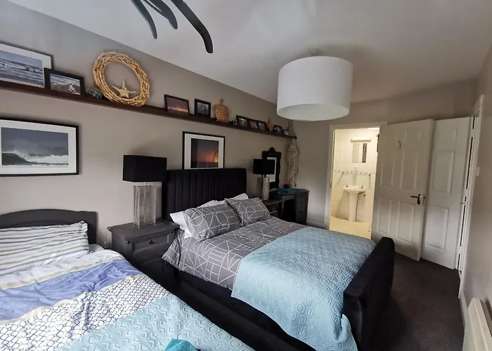 Seashell Cove Luxurious Sea View Free Wifi Netflix Sleeps 5 아파트 번드런