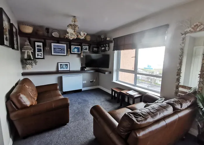 Seashell Cove Luxurious Sea View Free Wifi Netflix Sleeps 5 아파트 번드런